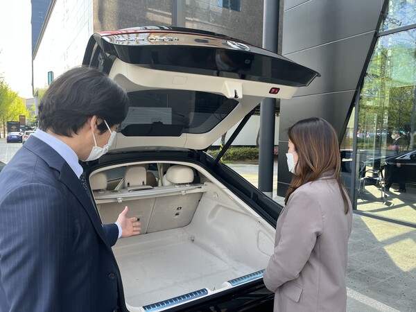 KCC오토는 18일부터 한주간 메르세데스-EQ 순수 전기차량들을 직접 시승 및 체험해볼 수 있는 이벤트를 진행한다고 밝혔다. /KCC오토