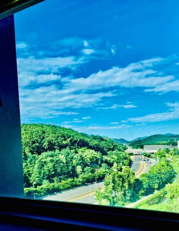 떠나는 자여, 가장 높은 하늘은 언제나 그대 등 뒤에 있다. / 사진=최익준