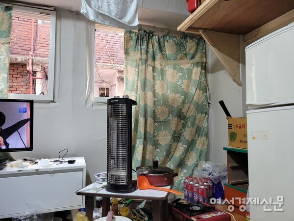기자가 하루 동안 생활한 서울시 동자동에 위치한 한 쪽방. /김현우 기자