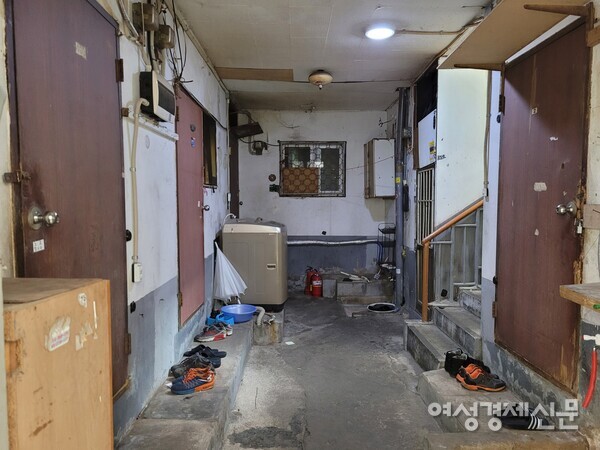 서울시 영등포동에 위치한 한 쪽방 /김현우 기자