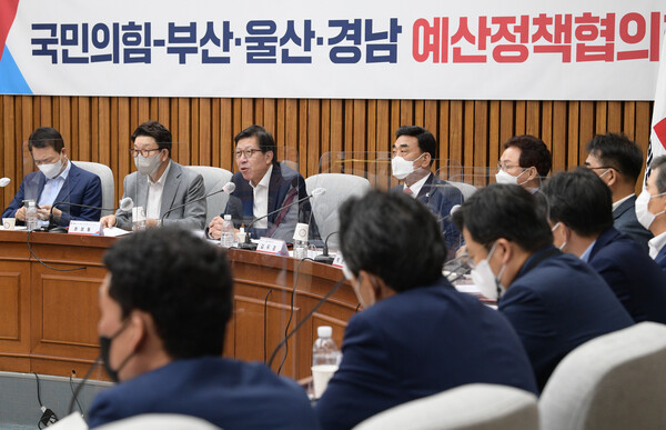 박형준 부산시장이 27일 오전 국회에서 열린 국민의힘-부산·울산·경남 예산정책협의회에서 발언하고 있다. /국회사진기자단=연합뉴스