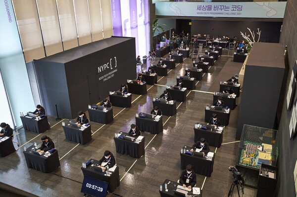 넥슨은 청소년 코딩 대회인 NYPC(넥슨 청소년 프로그래밍 챌린지)를 올해 7회째 개최한다. 사진은 2021년 NYPC 본선 모습. /넥슨
