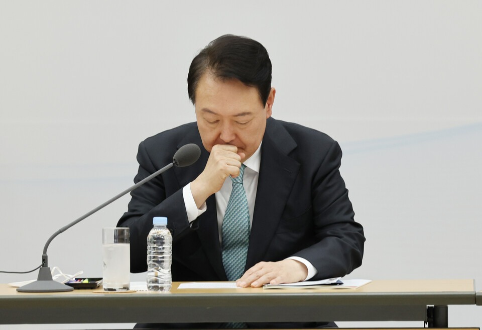 윤석열 대통령이 27일 오후 서울 용산 대통령실 청사에서 열린 국민통합위원회 출범식에 참석하고 있다./연합뉴스