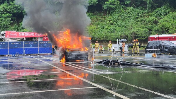 서울시 소방재난본부의 전기차 화재 재연 실험 /서울시 소방재난본부