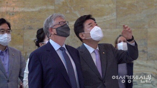 빌 게이츠 빌 앤 멜린다 게이츠 재단 공동 이사장이 16일 서울 여의도 국회를 방문했다. /장세곤 기자