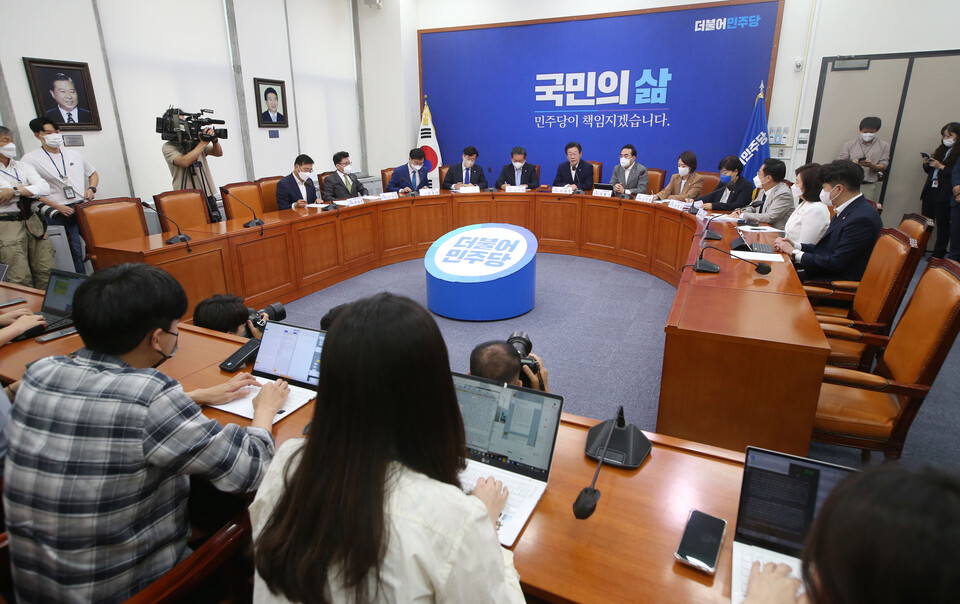 더불어민주당 이재명 대표가 31일 오전 국회에서 열린 최고위원회의에서 발언하고 있다. /연합뉴스