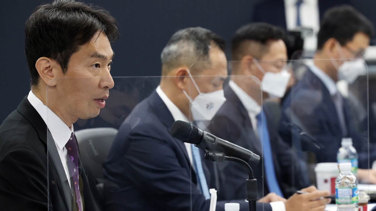 이복현 금융감독원장이 지난 7월 5일 여신금융협회에서 열린 카드 및 캐피탈사 최고경영자들과 간담회에서 발언하고 있다. /연합뉴스