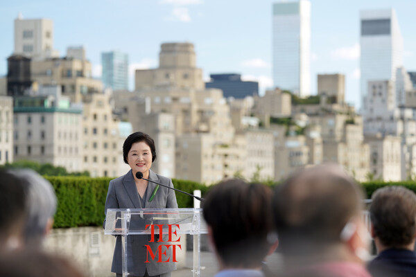 2021년 9월 20일(현지시간), 메트로폴리탄 미술관에서 한국실 개관 축사를 하는 김정숙 여사 /연합뉴스