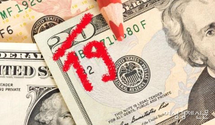 통화 인플레이션은 화폐 가치를 잠식시키고 신흥국의 자본유출을 부른다. 1920년대 독일의 사례를 보면 통화제도가 붕괴되고 나서야 인플레이션이 멈췄다. /미제스연구소