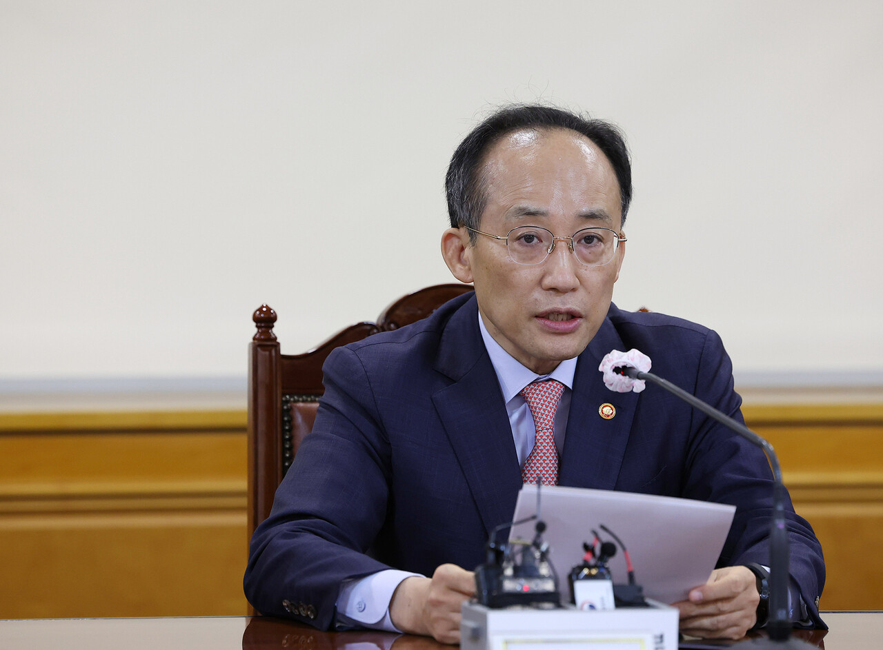 추경호 부총리 겸 기획재정부 장관은 “금리 인상 속도나 수준 등은 중앙은행의 고유 권한”이라면서 “환율이나 내외 금리차, 가계부채, 경기 등 복합적 변수 속에서 복잡한 방정식을 잘 풀어가리라 생각한다”고 말했다. /연합뉴스