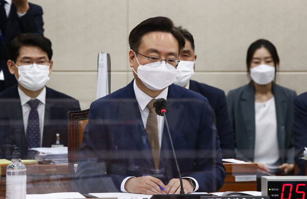 조규홍 보건복지부 장관 후보자가 27일 국회 보건복지위원회에서 열린 인사청문회에서 의원질의에 답변하고 있다. /국회사진기자단=연합뉴스