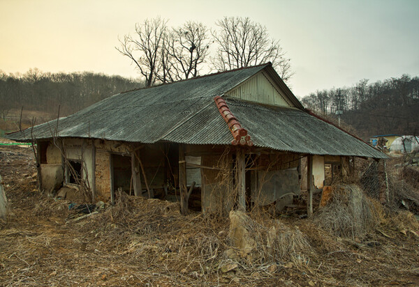 지방 소멸이 현실화되고 있지만 뚜렷한 대안은 없는 실정이다. 허물어져 가는 농촌의 빈집 /게티이미지뱅크