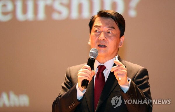 당권 도전 의지를 밝힌 국민의힘 안철수 의원이 20일 경북 구미시 금오공과대학교를 찾아 '기업가 정신이란 무엇인가'를 주제로 강연하고 있다. /연합뉴스