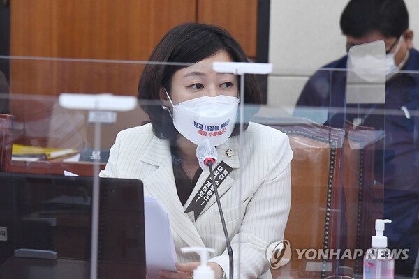 황보승희 의원이 국정감사에서 질의를 하고 있다. /연합뉴스