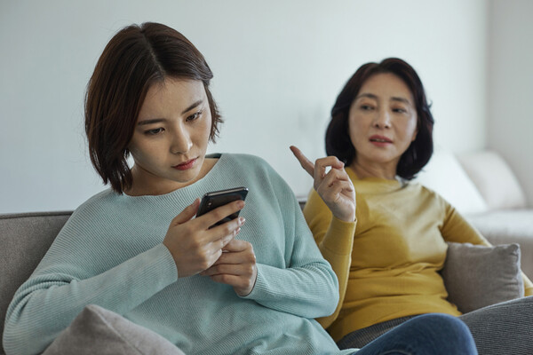  ‘잔소리’라고 규정하는 말을 한 사람과 이 표현을 들은 사람이 그 표현에 합의할 수 있을까? 합의가 된다고 해도 이 표현을 들은 사람은 유쾌하지 않을 듯···. 더구나 합의가 안 된다면 이어지는 대화는 불통으로 향할 것이다. /게티이미지뱅크