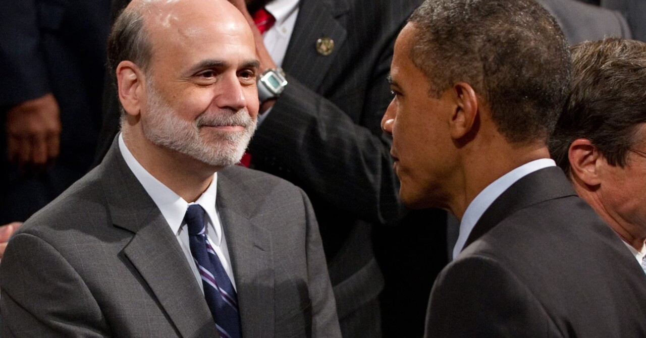 2013년 6월 벤 버냉키 연방준비제도 의장이 오바마 당시 미국 대통령과 인사를 나누고 있다. /AP=연합뉴스