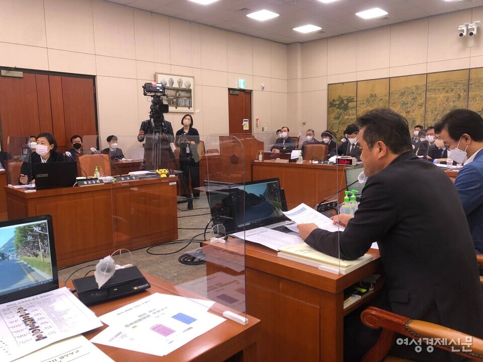 11일 국회 문화체육관광위원회 회의장에서 문화재청 등 10곳에 대한 감사가 진행됐다. /오지운 인턴기자