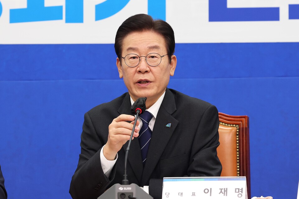 더불어민주당 이재명 대표가 11일 오전 서울 여의도 국회에서 열린 긴급안보대책회의에서 발언하고 있다. /국회사진기자단=연합뉴스