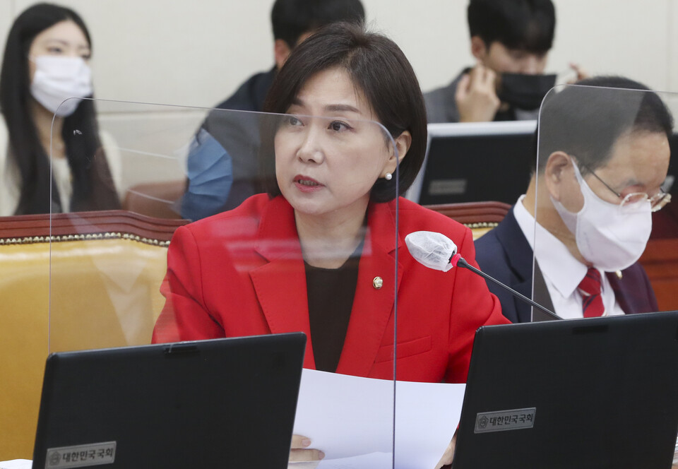 국민의힘 허은아 의원이 11일 국회에서 열린 과학기술정보방송통신회의 한국데이터산업진흥원에 대한 국정감사에서 발언하고 있다. /국회사진기자단=연합뉴스