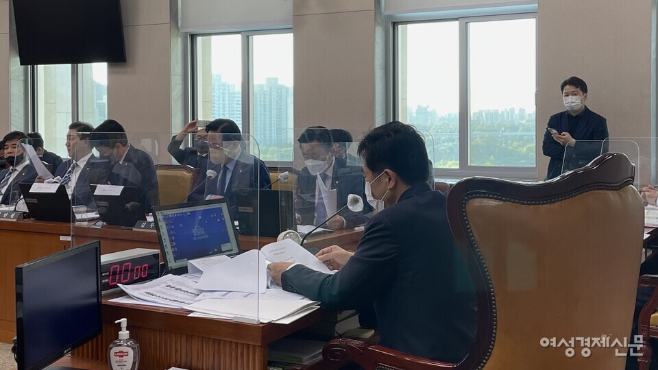 12일 국회에서 열린 국토교통위원회 국정감사에서 김민기 위원장이 발언하고 있다. /문예빈 인턴기자