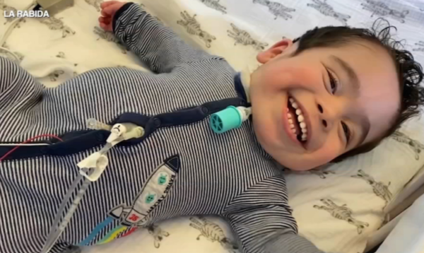 '이형성증'이라는 희귀병을 앓아 출생 직후 약 1000일 동안 병원에서 생활하고 있는 프랑세스코 브루노(Francesco Bruno). /미국 시카고 '라 라비다' 병원