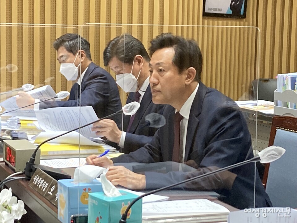 국회 국토교통위원회(국토위) 국감에서 오세훈 서울시장이 의원들의 질의에 대해 답변하고 있다. /김혜선 인턴기자