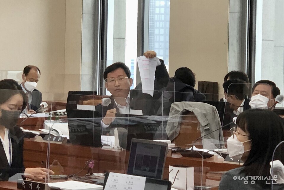김형동 국민의힘 의원이 14일 환노위 국정감사에 참석해 질의하고 있다. /오지운 인턴기자