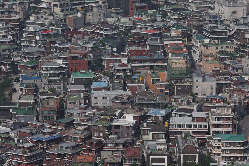 주택도시보증공사에 따르면 지난달 전세보증금반환보증보험 보증사고 건수는 523건으로 보증사고 금액은 총 1098억원에 이르렀다. 2013년 9월 해당 상품 출시 이후 각각 역대 최대를 기록했다. /연합뉴스