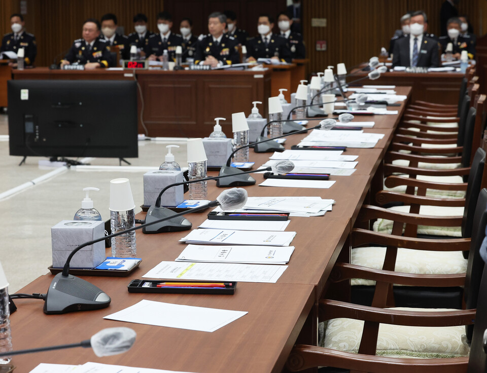 18일 오후 경기도 수원시 경기남부경찰청에서 열린 국회 행정안전위원회의 경기남부경찰청ㆍ경기북부경찰청에 대한 국정감사가 더불어민주당 의원들의 퇴장 속에 진행되고 있다. /연합뉴스