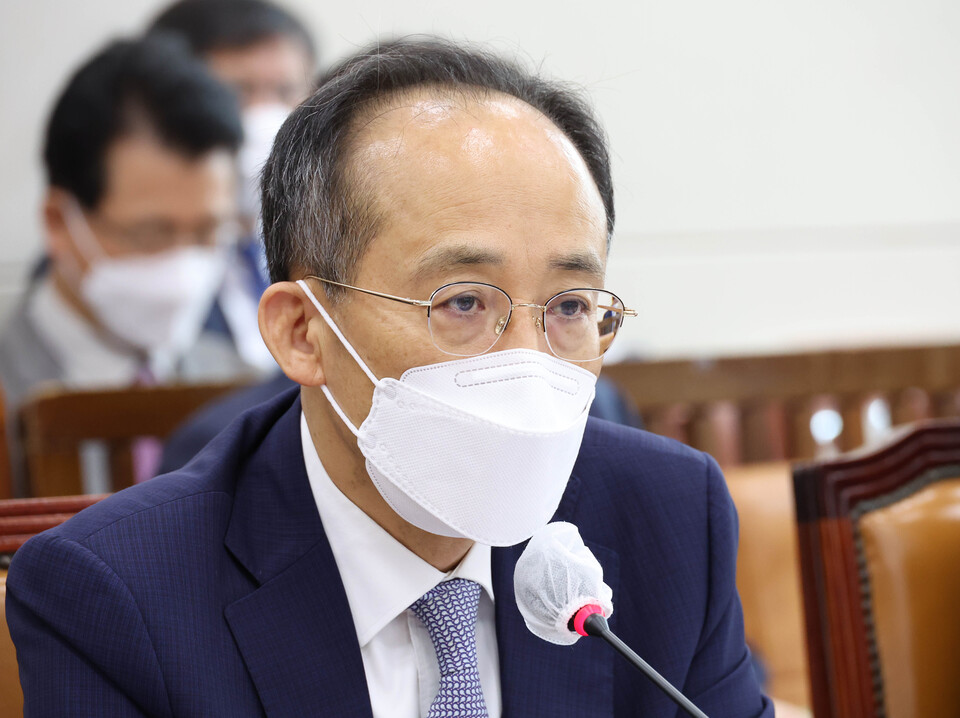 추경호 부총리(사진)는 지난 21일 국회 기획재정위원회 국정감사에 출석해 “현재까지 우리 경제는 스태그플레이션 진입 단계는 아니다”라고 주장했다. /연합뉴스