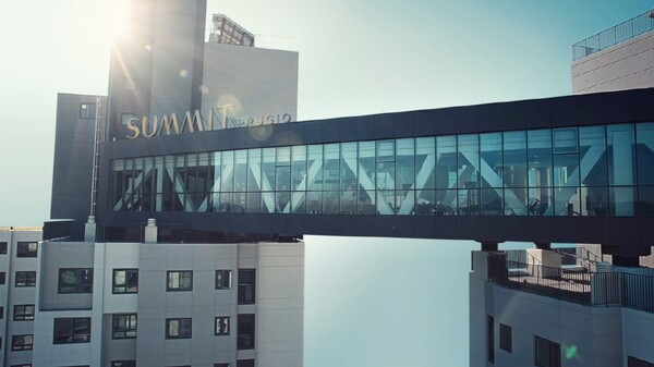 서초 푸르지오 써밋 상층의 스카이라운지 전경 /대우건설