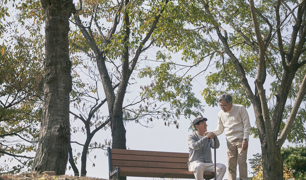 요양원에서 생을 마감하지 않으려면 지금부터라도 가족에게 자신의 의견을 전하고 노후 계획을 단단히 세워야 한다. /게티이미지뱅크