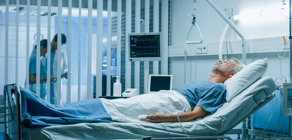 서울대병원 윤영호 교수팀이 환자 1001명을 대상으로 설문 조사한 자료에 의하면 환자들은 다른 사람에게 부담을 주지 않는 죽음, 가족 친지와 함께 하는 죽음, 주변 정리가 마무리된 죽음, 고통받지 않는 죽음 등을 좋은 죽음으로 꼽았다. /게티이미지뱅크