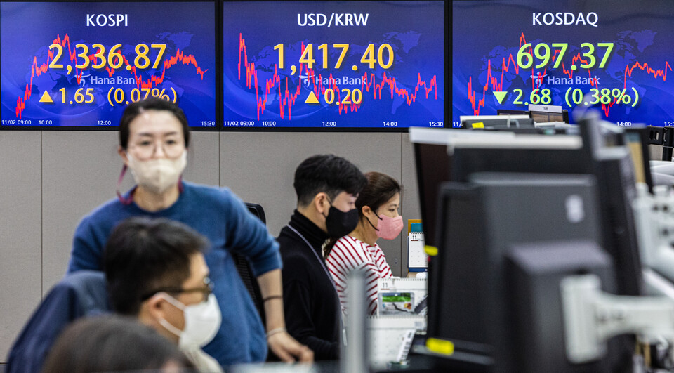 FOMC를 하루 앞두고 원/달러 환율과 국내 증시는 비교적 안정세를 보였다. /연합뉴스