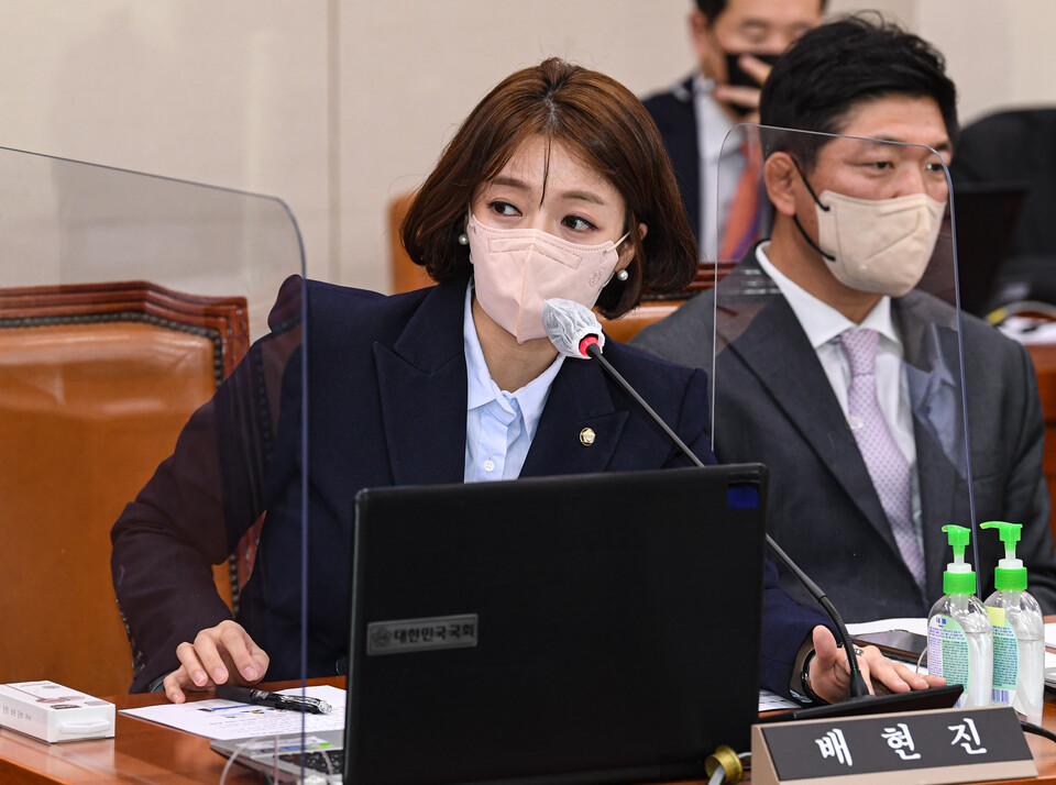 배현진 국민의힘 의원이 지난달 24일 서울 여의도 국회 문화체육관광위원회 회의실에서 열린 종합 국정감사에서 의사진행 발언을 하고 있다. /국회사진기자단=연합뉴스