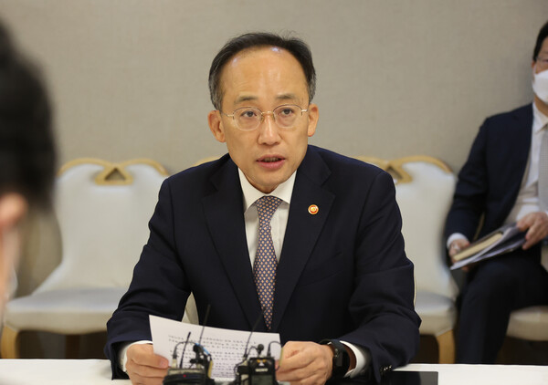 추경호 부총리 겸 기획재정부 장관이 10일 정부서울청사에서 원희룡 국토교통부 장관과 김주현 금융위원장, 이복현 금융감독원장 등이 참석한 가운데 열린 부동산 관계장관회의를 주재하며 발언하고 있다. /연합뉴스