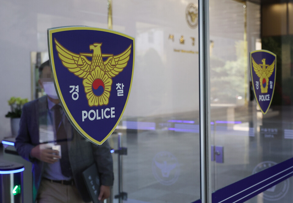 이태원 참사를 수사 중인 경찰청 특별수사본부(특수본)는 8일 경찰청과 서울경찰청, 용산경찰서 등 55곳에 대한 압수수색에 나섰다. 사진은 8일 오전 서울 종로구 서울경찰청. /연합뉴스