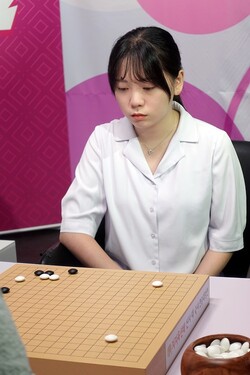 대국 중인 김채영 7단 /한국기원