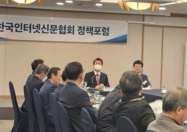 16일 오전 한국프레스센터 매화홀에서 한국인터넷신문협회 정책 포럼이 열렸다. 이날 포럼에는 안철수 국민의힘 의원이 연사로 참석했다. /최수빈 기자