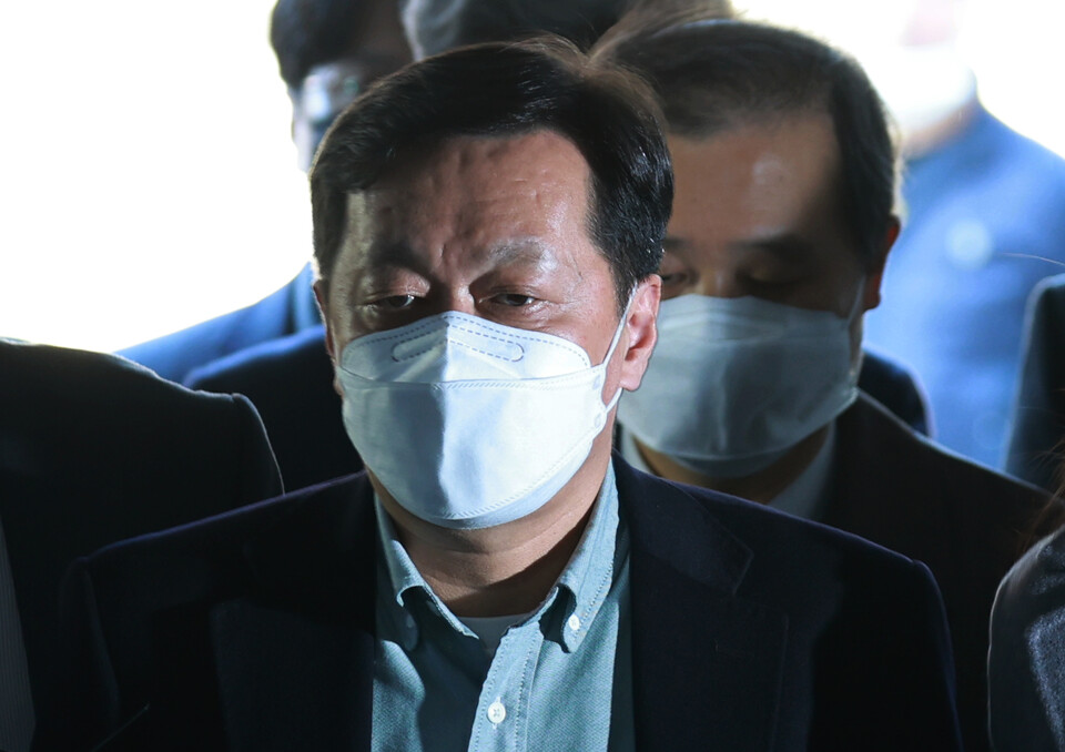 정진상 더불어민주당 대표실 정무조정실장이 18일 서초구 서울중앙지방법원에서 열린 구속 전 피의자 심문(영장실질심사)에 출석하고 있다. /연합뉴스