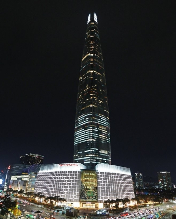 나이스신용평가는 롯데케미칼과 롯데지주, 롯데렌탈, 롯데캐피탈의 장기 신용등급 전망을 '부정적'(Negative)으로 조정했다. /연합뉴스