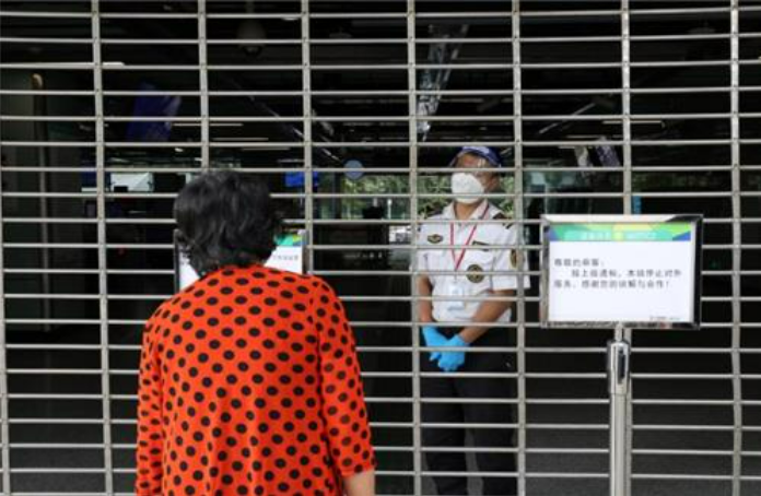 중국 내 코로나19 감염 급증으로 주요 도시 곳곳이 봉쇄되고 있다. 세계 공급망 경색 우려가 다시금 수면 위로 올랐다. 영업 중단한 광저우 바이윈구 상업시설. /신쾌보=연합뉴스