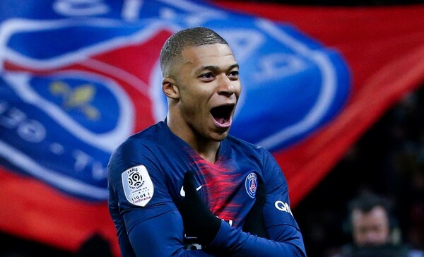 소속팀인 파리 생제르망 유니폼을 입고 있는 킬리안 음바페 /AP=연합