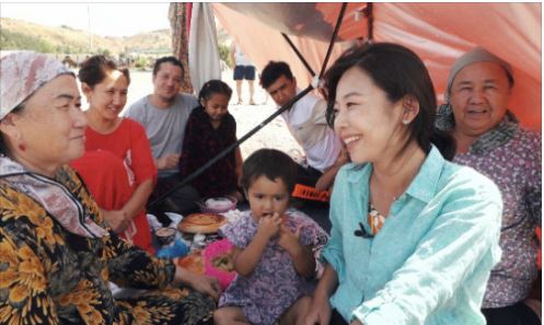 박정은 통역사는 올해 9월에 방송된 'EBS 세계테마기행'에 출연했다. 그는 우즈베키스탄과 키르기스스탄을 다니며, 중앙아시아 현지인들의 삶을 소개했다. /사진=박정은