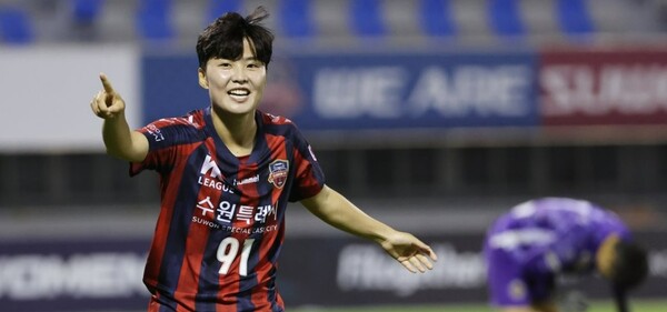 지난 8월 18일 경기도 수원종합운동장에서 열린 WK리그 수원FC 위민과 보은 상무의 경기. 골을 넣은 수원FC 위민 지소연이 기뻐하고 있다. /연합뉴스