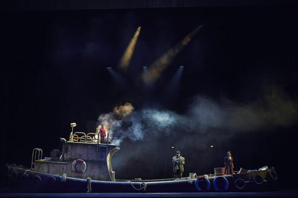 푸치니가 단테의 '신곡'에서 아이디어를 얻어 작곡한 오페라 '외투' 한 장면.  /국립오페라단