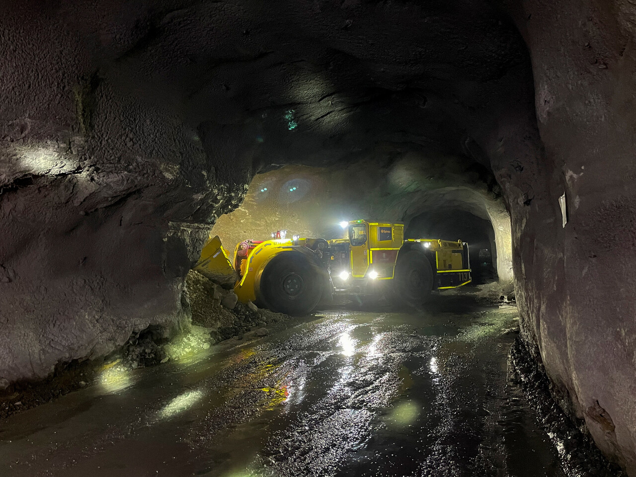 구리 수요 증가 전망에 따라 광산업체들은 물밑 작업을 하고 있다. 사진은 칠레 구리 동굴 /로이터=연합뉴스