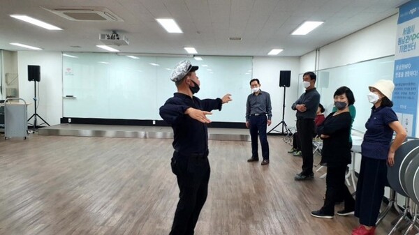 왈츠가 시니어에게 잘 맞는 춤이다. /사진=강신영