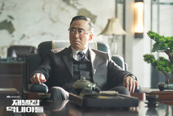 '재벌집 막내아들'의 진양철 캐릭터는 겉모습부터 삼성그룹의 창업주 이병철 회장을 연상시킨다. /드라마 홈페이지