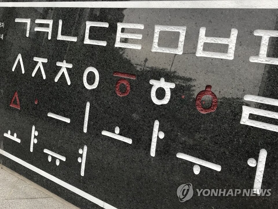  문화체육관광부의 2021년 국민 독서 실태 조사에 따르면, 국민 절반 정도는 1년에 책을 한 권도 안 읽고 읽은 사람은 평균 4.5권 읽는다. /연합뉴스